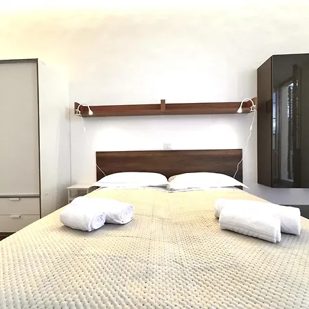 Abbadia Panoramic Terrace * Siena